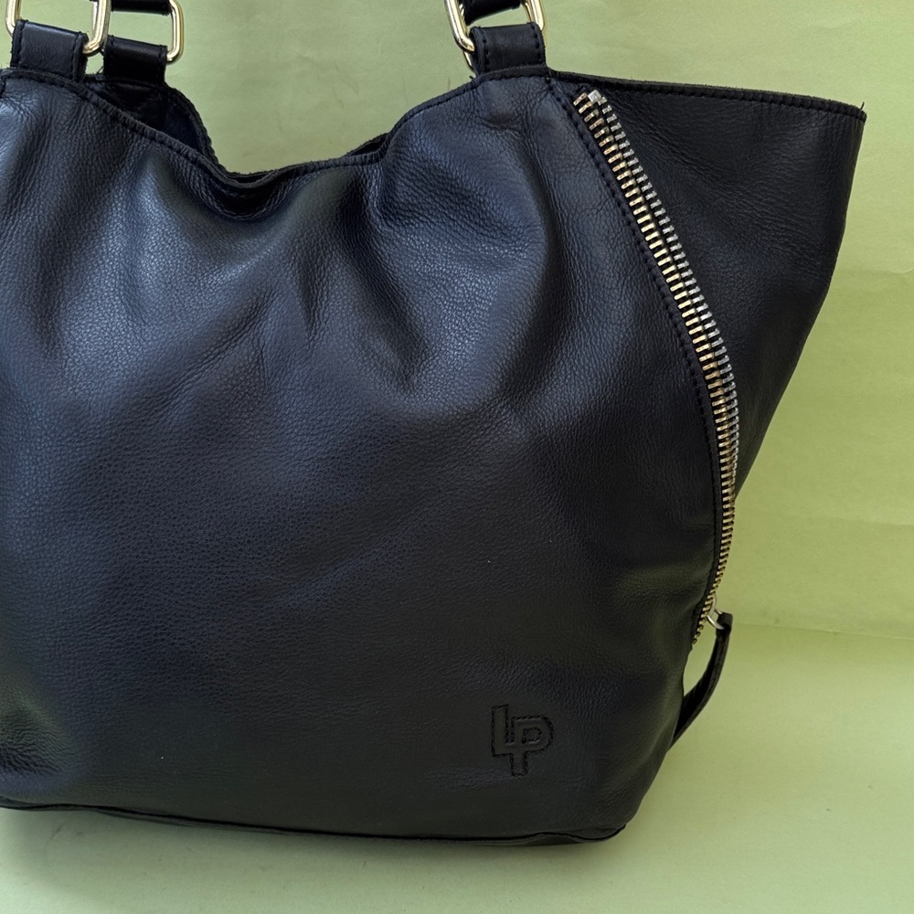 Black Linea Pelle Convertible Leather Shoulder Bag with Beautiful Details - Picture 5 of 16